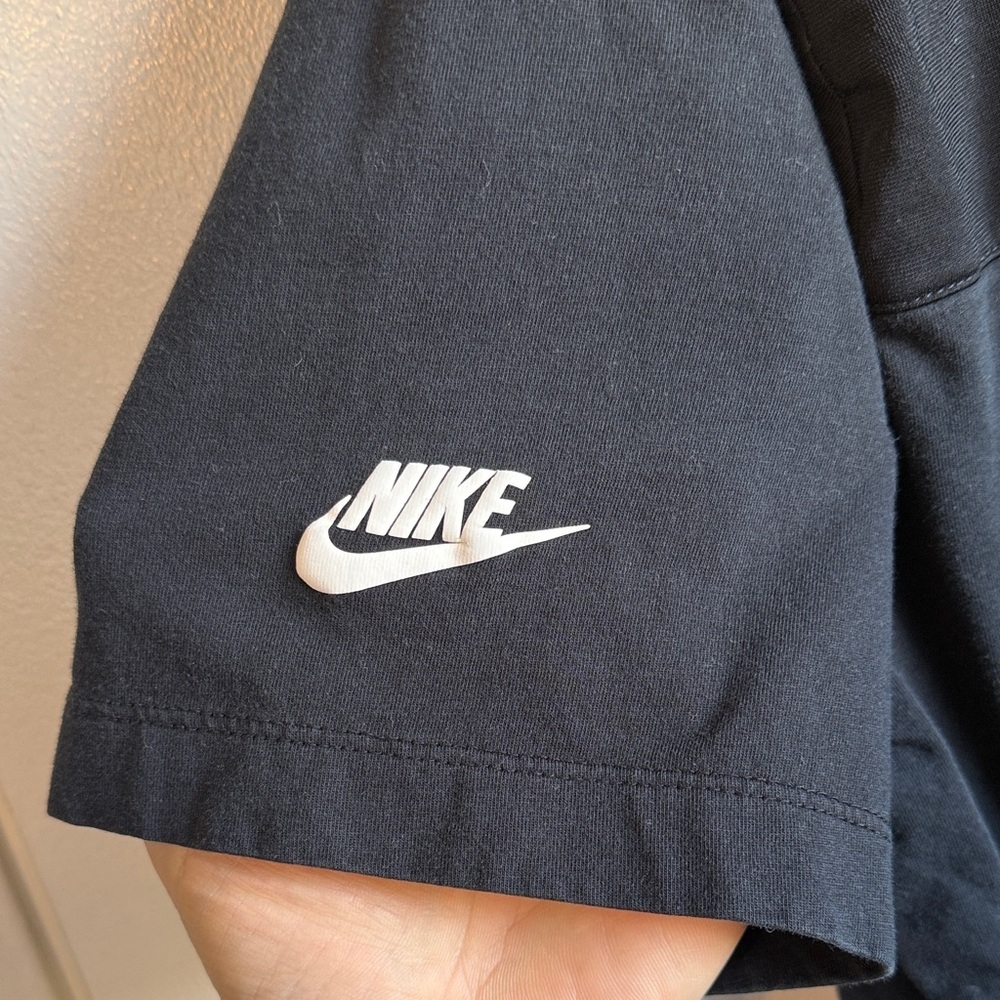 Nike Men's Black Tee with Logo - Picture 7 of 7